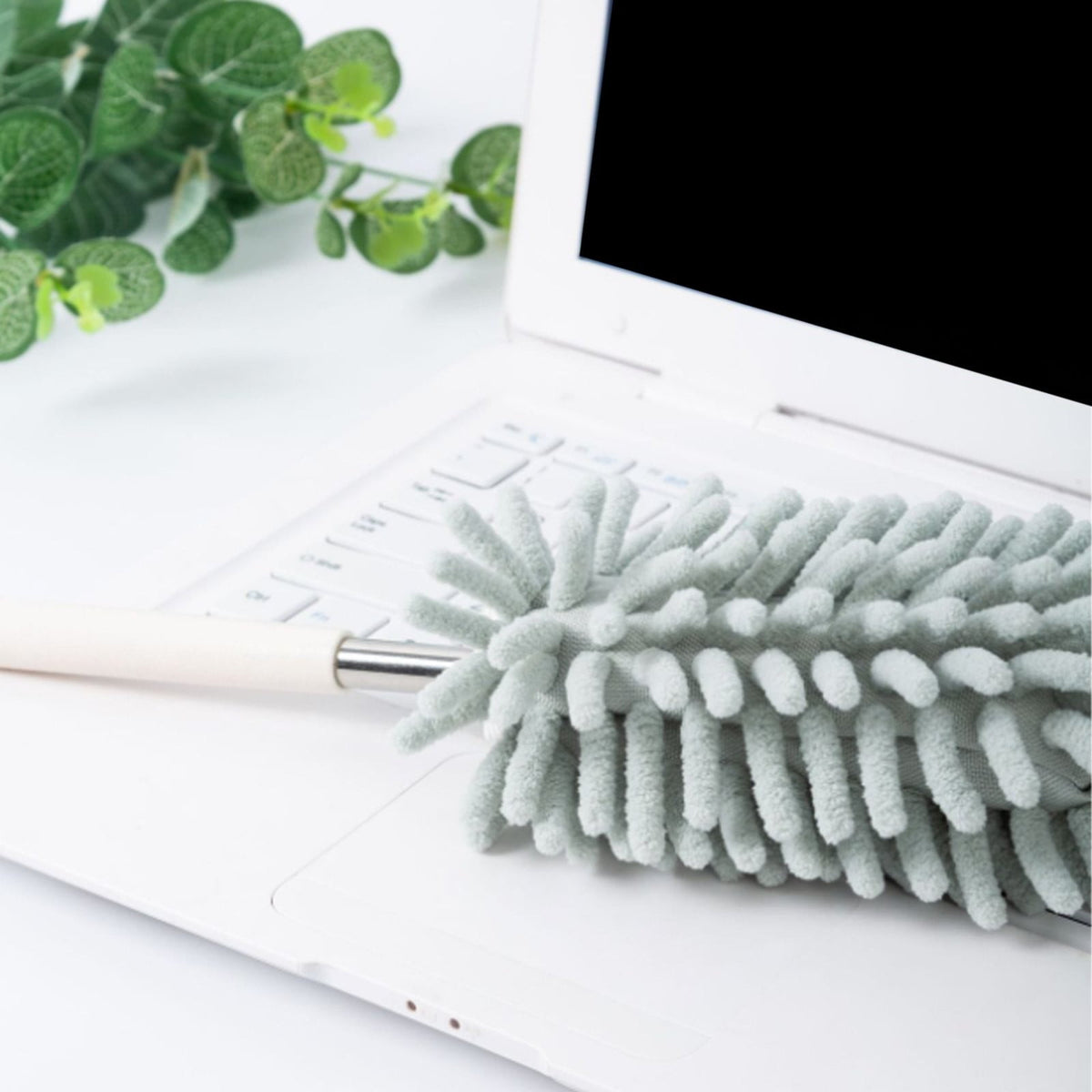 Extendable Microfiber Duster, 31.5 Inch with Washable Head - Image 4